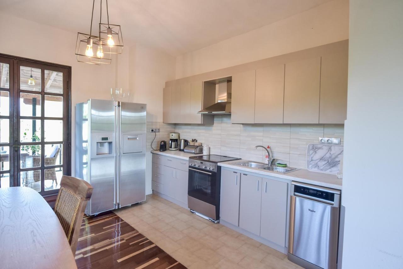 Alexandre Maison Beachfront Gialova Vacation Home Eksteriør billede
